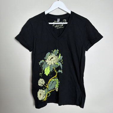 Schwarzes Graphic-V-Ausschnitt-T-Shirt
