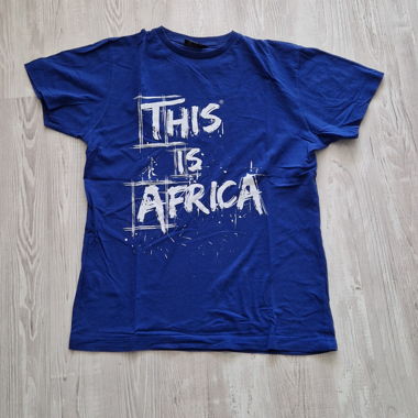T-shirt bleu “This is Africa”