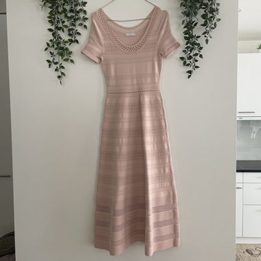 vestito rosa chiaro