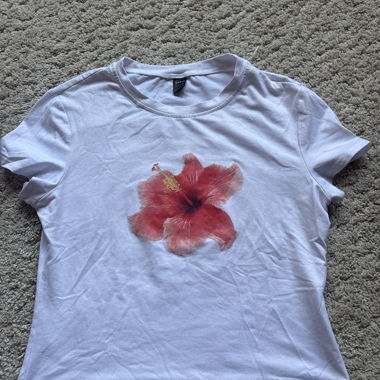 T-shirt con fiore