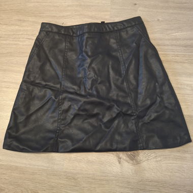 Black skirt
