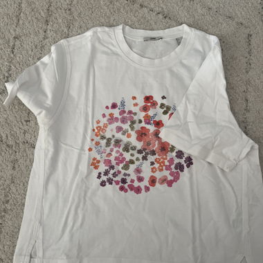 T-shirt bianca con stampa floreale