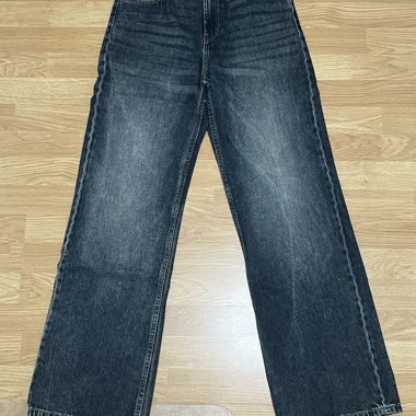 Wide-Leg Jeans