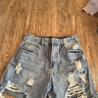 Kurze Jeanshose