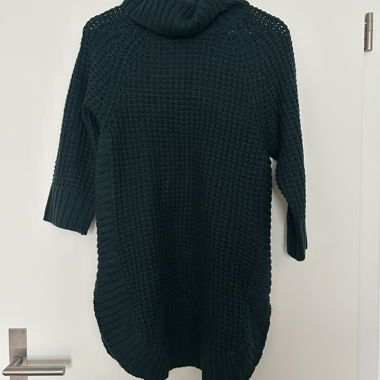 Pull/robe en maille vert foncé à col roulé