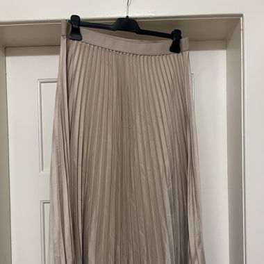 Faltenrock beige