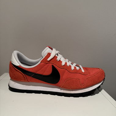 Nike Retro-Sneaker in lRot