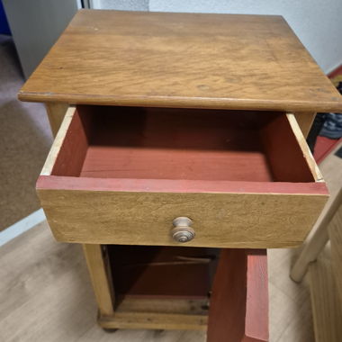 Table de chevet en bois