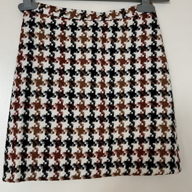 Jupe mi-courte tendance à motifs