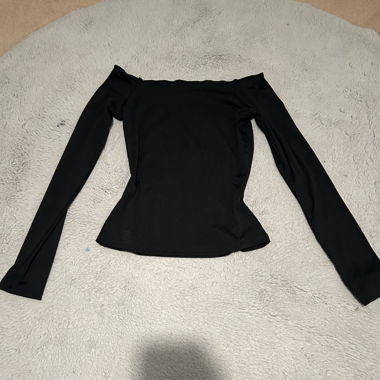 Schulterfreies Schwarzes Top