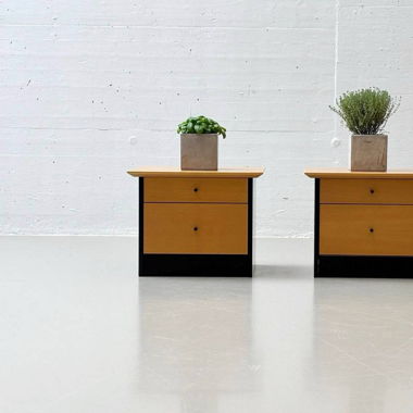2 Schlichte Holz Nachtische 