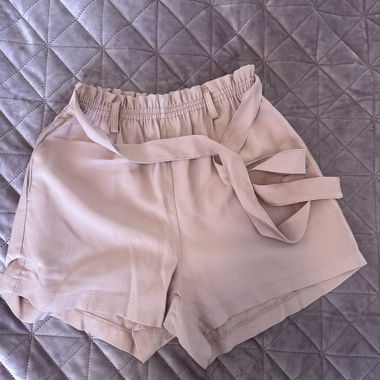 Kurze Stoffhose