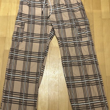 Pantaloni dallo stile Burberry