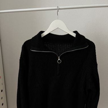 Pull  noir à fermeture éclair 