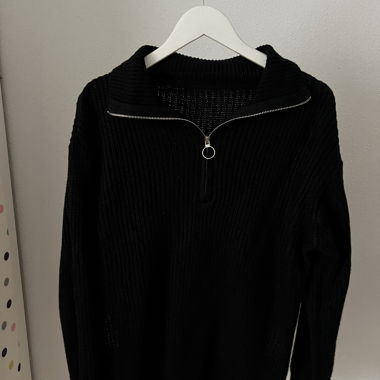 Pull  noir à fermeture éclair 