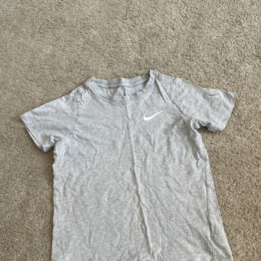 grey nike shirt