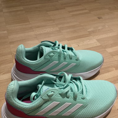 Adidas Sneakers