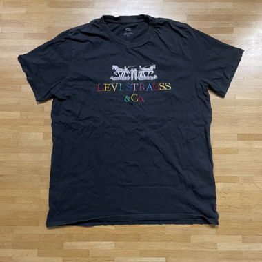 BLACK LEVIS SHIRT