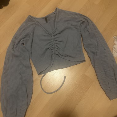 Light blue long-sleeve crop top with ruching
