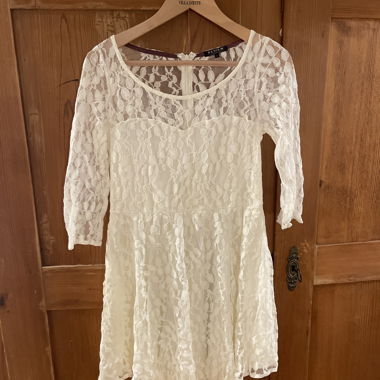 Robe blanche en dentelle