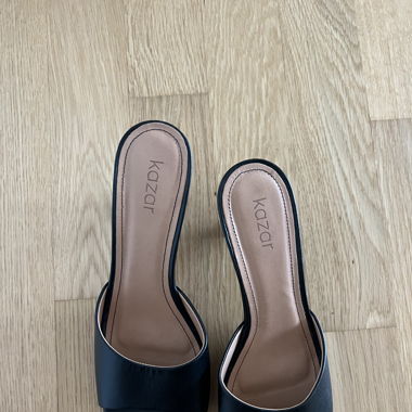 Sandalen mit kleinen Absatz von Kazar