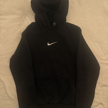 Schwarzer Nike Hoodie mit Swoosh