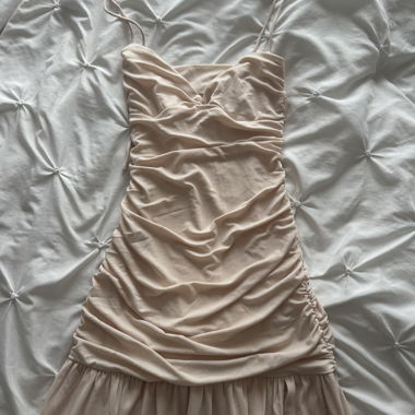Robe maxi beige avec fente