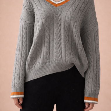 Grauer Zopfmuster-Pullover mit V-Ausschnitt