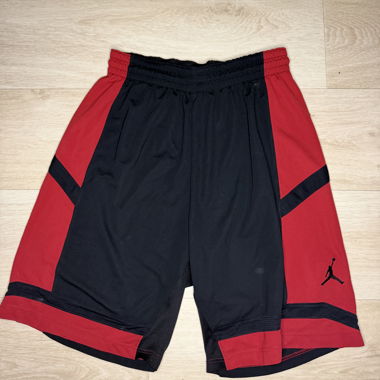 Short Jordan Noir & Rouge Taille L