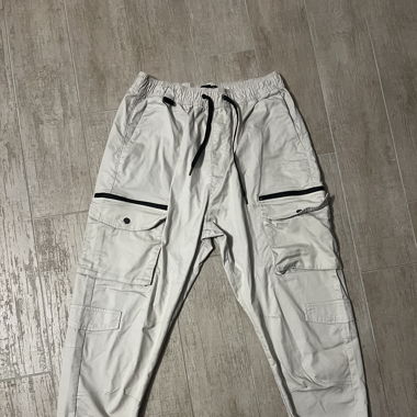 Bershka Cargo-Jogginghose Beige