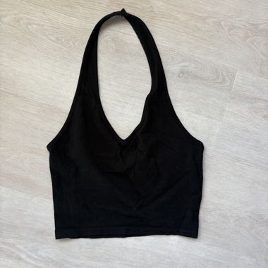 Top nero con scollo neckholder
