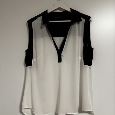 Blouse sans manches en noir et blanc