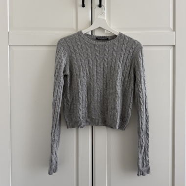 Grau Zopfmuster-Cropped-Pullover