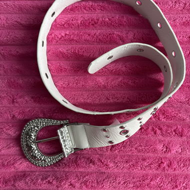 Weisser Guertel mit Glitzer-Schliesse