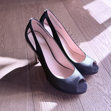 Guess schwarze Peeptoe-Pumps Grösse 39
