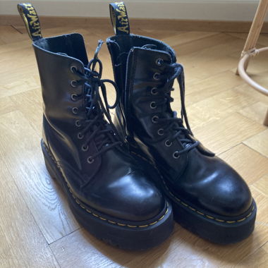Dr. Martens Jadon