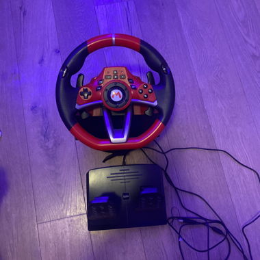 Volant et pedale de voiture de jeux vidéo 