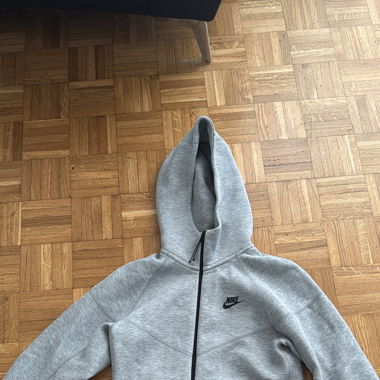Nike, tech gris