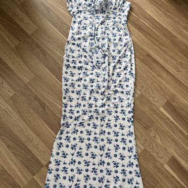 Vestito estivo lungo con motivo floreale blu