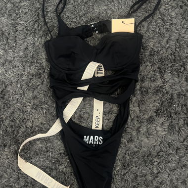 Top bikini nero con cut-out - mars the label