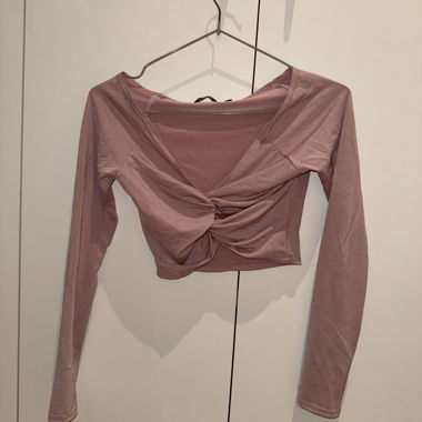 Rosa Langarm-Crop-Top