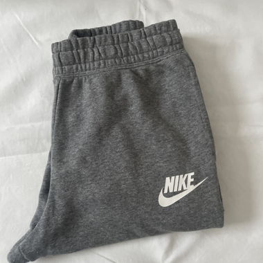 Graue Nike Trainerhose