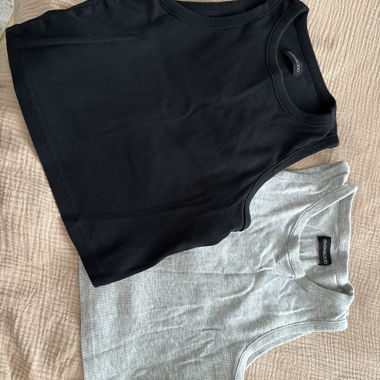 Set da 2 top senza maniche nero e grigio