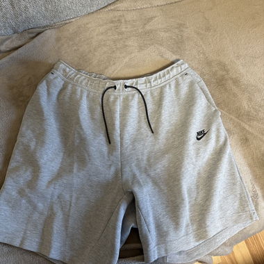 Short Nike Tech Fleece