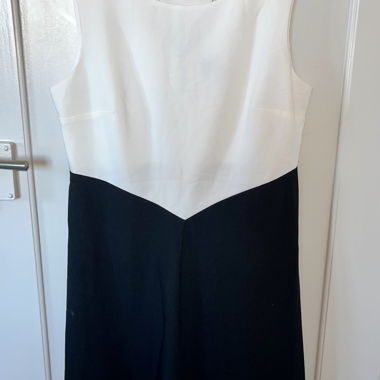 SIXTH SENSE robe fourreau sans manches noir et blanc