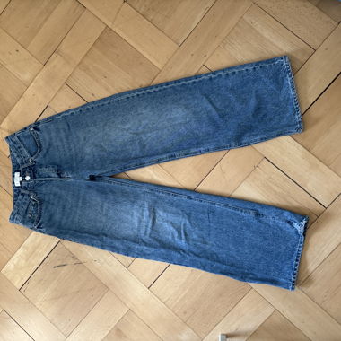 Wide-Leg Jeans