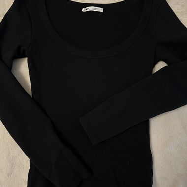Top Zara nero a maniche lunghe