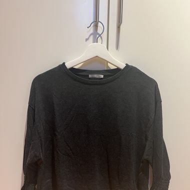 Grauer cropped Pullover 