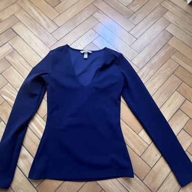 Dunkelblaues H&M Langarmshirt mit V-Ausschnitt