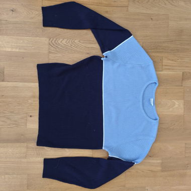 Two-tone knit sweater